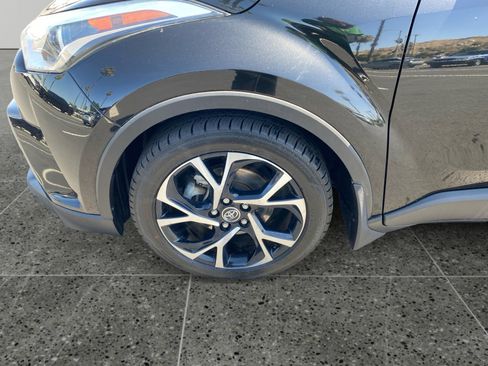 Used 2018 Toyota C-HR XLE FWD image 14