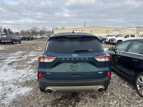 Used 2020 Ford Escape SE image 5