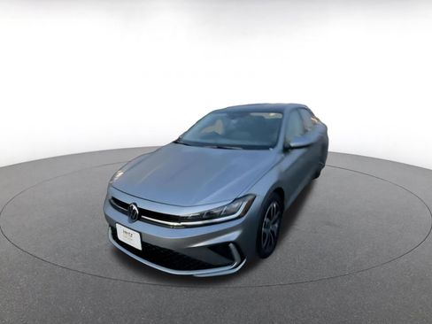 Used 2025 Volkswagen Jetta SE image 8