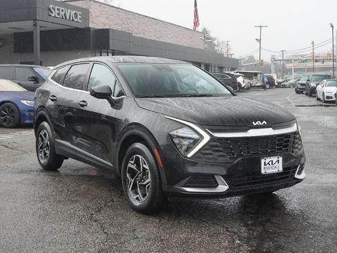 Used 2023 Kia Sportage LX image 2