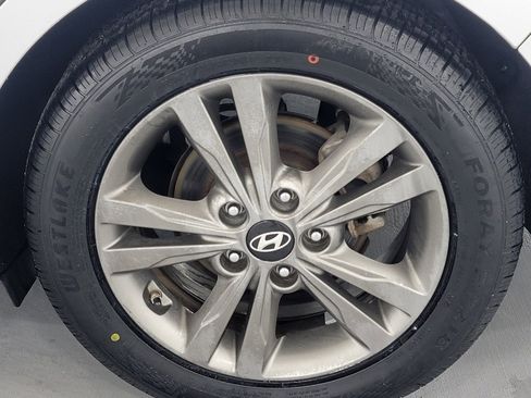 Used 2018 Hyundai Elantra SEL image 11
