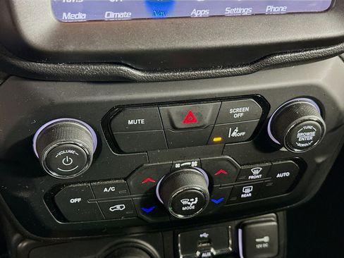 Used 2021 Jeep Renegade Latitude AWD/4WD image 23