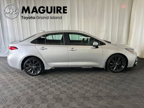 Used 2025 Toyota Corolla SE w/ SE Premium Package FWD image 2