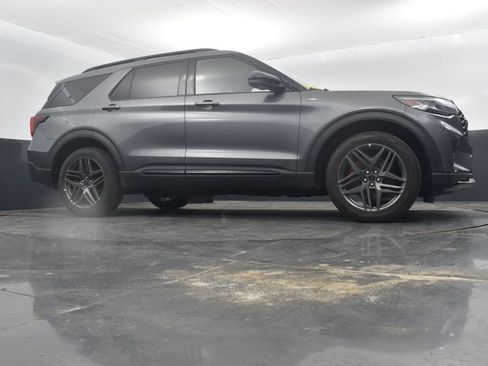 Used 2025 Ford Explorer ST-Line w/ ST-Line Street Pack AWD/4WD image 57