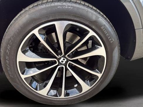 Used 2017 Bentley Bentayga W12 image 32