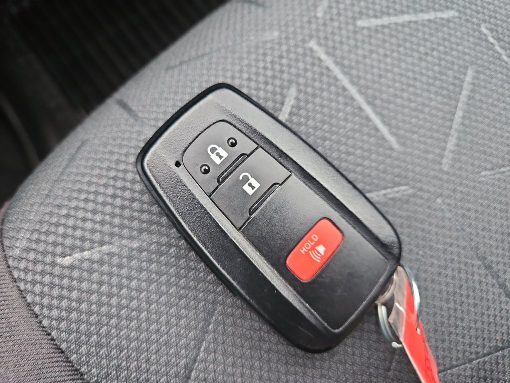 Used 2025 Toyota RAV4 XLE FWD image 24