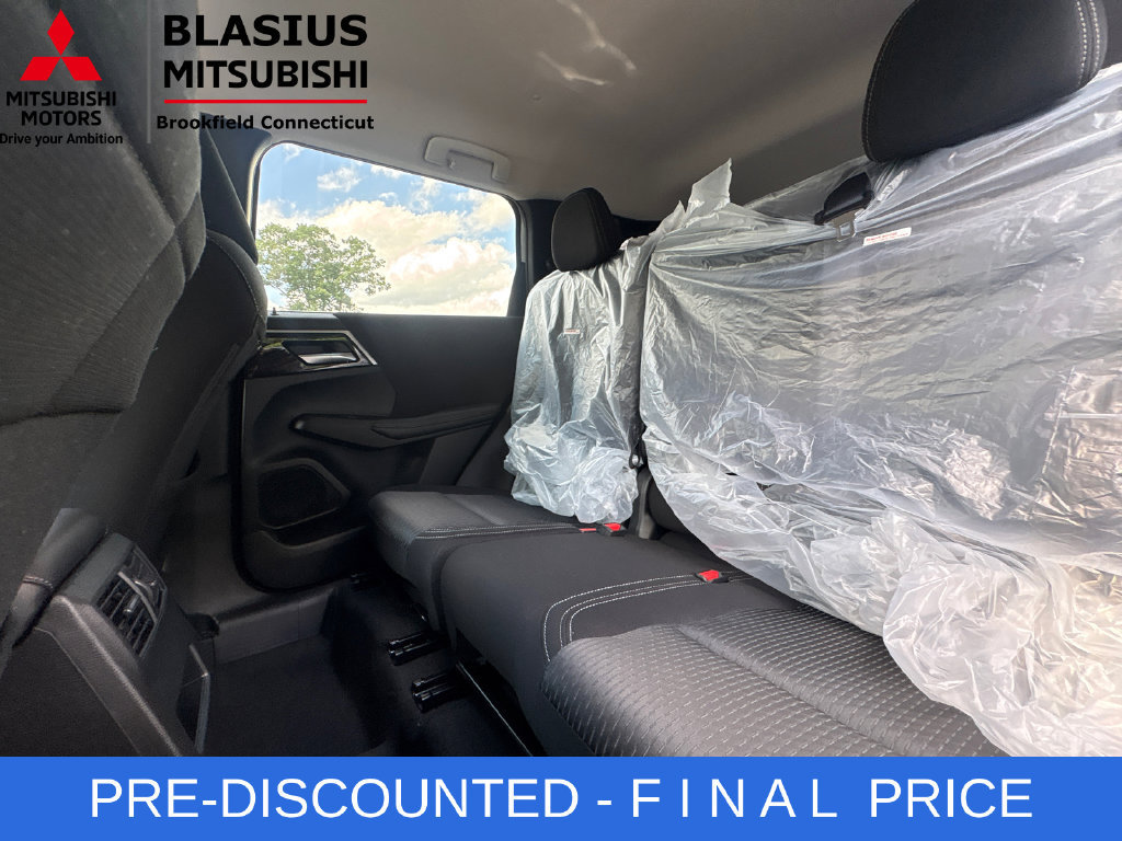 Used 2025 Mitsubishi Outlander ES AWD/4WD image 30