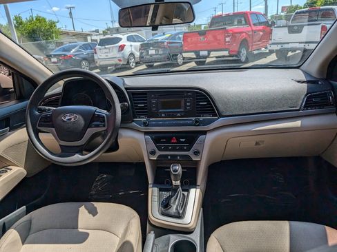 Used 2017 Hyundai Elantra SE FWD image 14