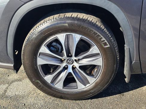 Used 2023 Toyota Highlander XLE image 34