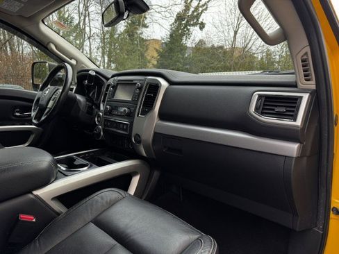 Used 2016 Nissan Titan PRO-4X w/ Pro-4x Convenience Package image 31