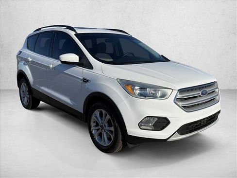 Used 2018 Ford Escape SE image 3