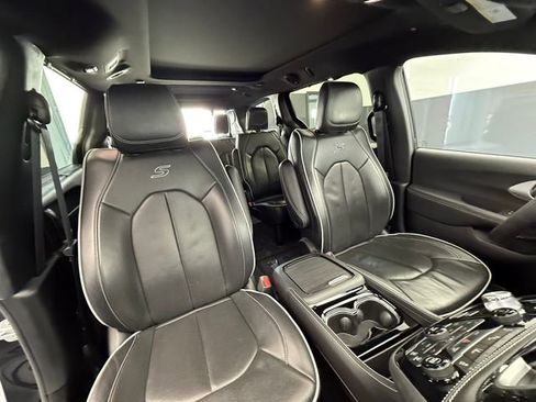 Used 2025 Chrysler Pacifica Limited FWD image 55