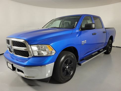 Used 2022 RAM 1500 Classic SLT image 2