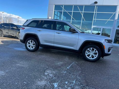 Certified 2023 Jeep Grand Cherokee Limited image 12