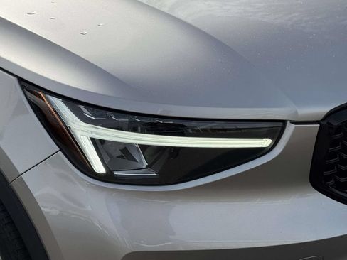 Certified 2023 Volvo XC40 B5 Plus w/ Driver Assist Package AWD/4WD image 10