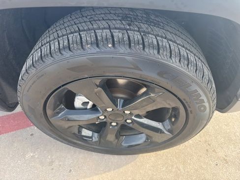 Used 2024 Jeep Grand Cherokee Altitude image 23