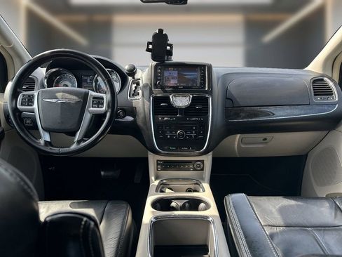 Used 2011 Chrysler Town & Country Limited w/ Trailer Tow Group image 10