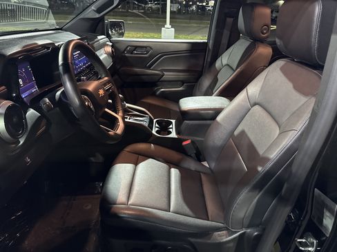 Used 2023 Chevrolet Colorado LT w/ LT Convenience Package III image 16