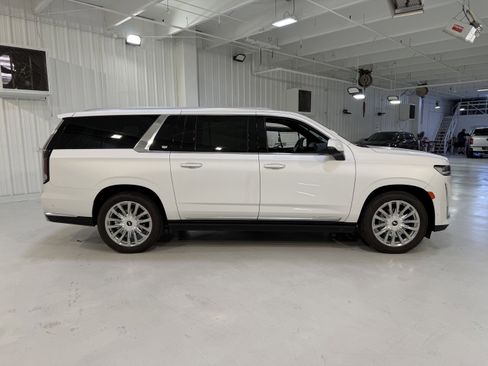Used 2024 Cadillac Escalade ESV Premium Luxury w/ Performance Package image 6