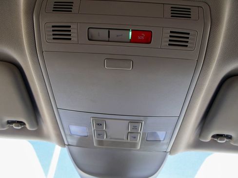Used 2024 Volkswagen Taos SE FWD image 18