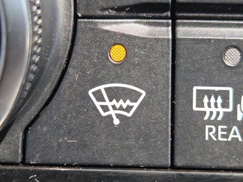 Used 2023 Toyota Highlander L FWD image 9