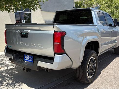Used 2025 Toyota Tacoma SR5 AWD/4WD image 6