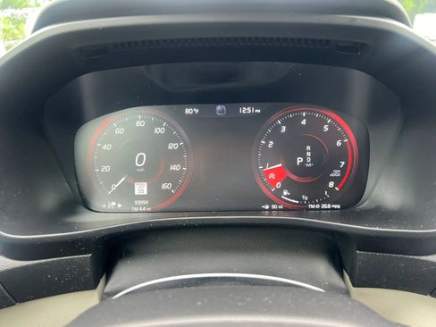 Used 2022 Volvo XC40 T5 Momentum w/ Premium Package AWD/4WD image 17