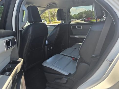 Used 2021 Ford Explorer XLT w/ Equipment Group 202A AWD/4WD image 11
