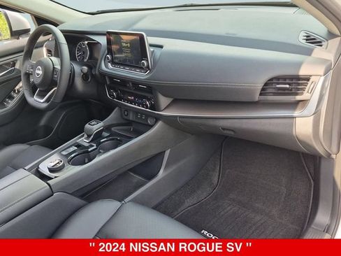 Certified 2024 Nissan Rogue SV w/ SV Premium Package AWD/4WD image 40