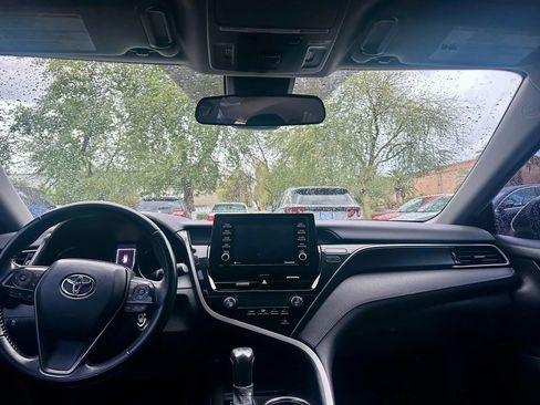 Used 2021 Toyota Camry SE image 11