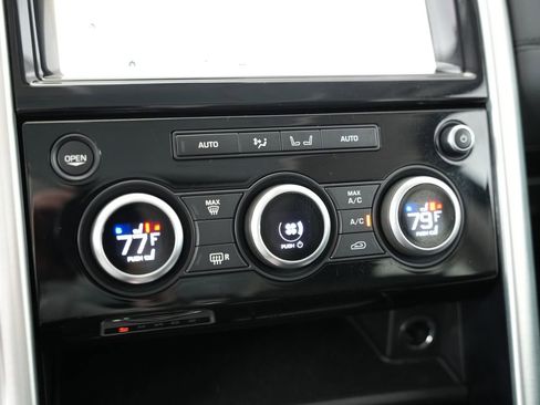 Used 2017 Land Rover Discovery HSE image 25