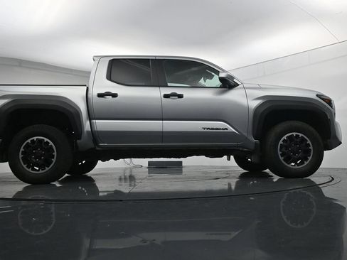 Used 2025 Toyota Tacoma TRD Off-Road AWD/4WD image 43