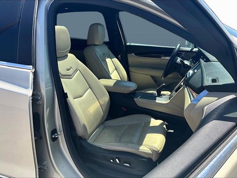 Used 2017 Cadillac XT5 Luxury w/ Driver Awareness Package image 7