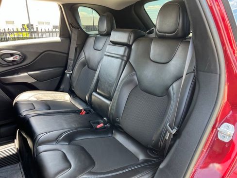Used 2019 Jeep Cherokee Latitude Plus AWD/4WD image 26