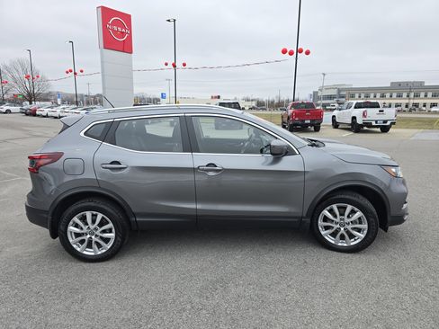 Used 2022 Nissan Rogue Sport SV image 16
