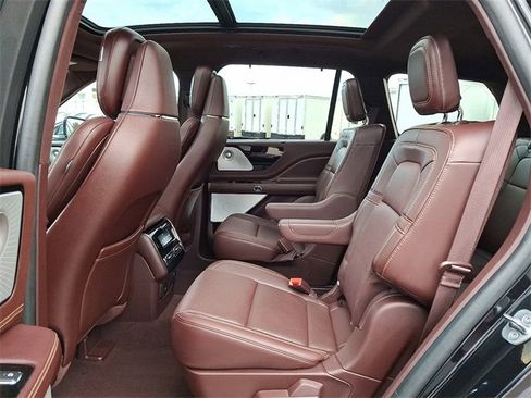 Used 2022 Lincoln Aviator Black Label w/ Class IV Trailer Tow Package image 10