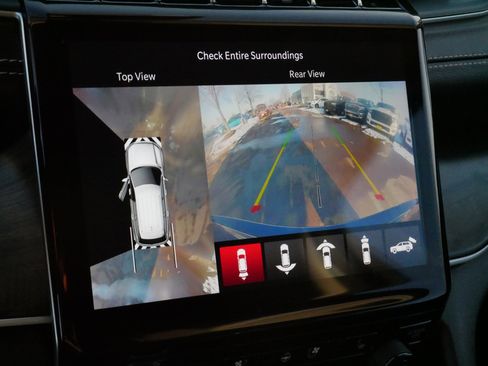 Used 2023 Jeep Grand Cherokee Limited w/ Luxury Tech Group II image 31