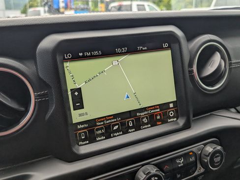 Used 2022 Jeep Wrangler Unlimited Sahara w/ Cold Weather Group AWD/4WD image 11