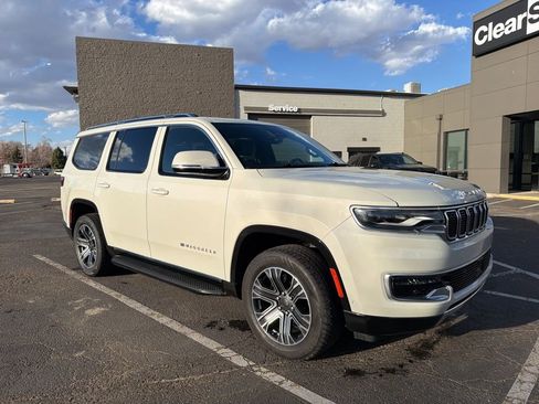 Used 2022 Jeep Wagoneer Series III image 2