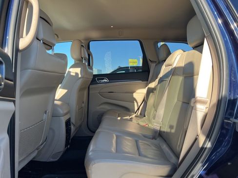 Used 2018 Jeep Grand Cherokee Limited image 24