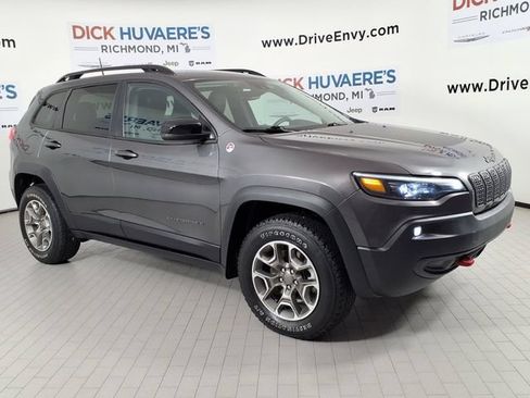 Used 2022 Jeep Cherokee Trailhawk w/ Comfort/Convenience Group AWD/4WD image 3