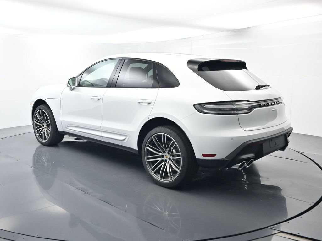Certified 2026 Porsche Macan AWD/4WD image 3