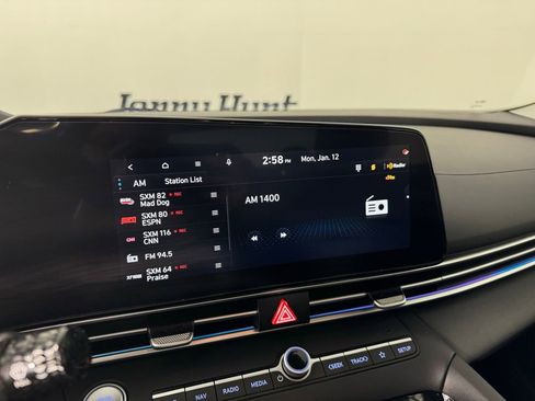 Used 2024 Hyundai Elantra SEL w/ Convenience Package image 17