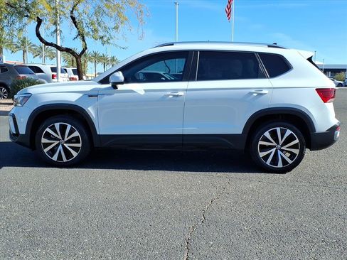 Certified 2022 Volkswagen Taos SE image 3