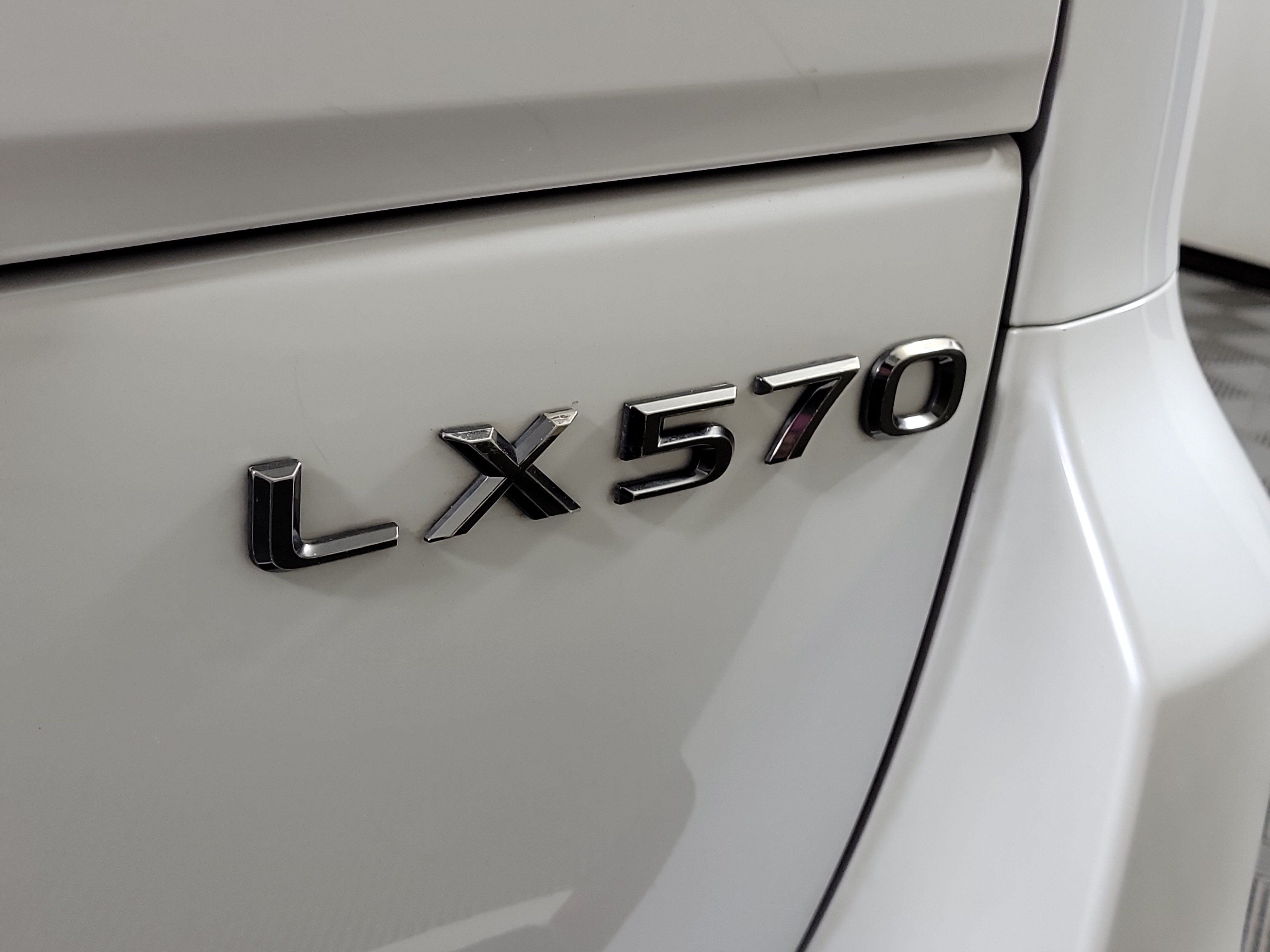 Used 2017 Lexus LX 570 4WD w/ Luxury Package image 7
