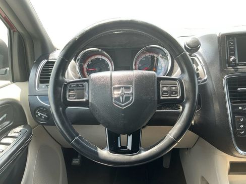 Used 2019 Dodge Grand Caravan SXT FWD image 18