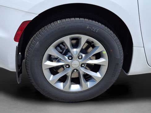 New 2027 Chrysler Pacifica Select w/ Family Tech Group AWD/4WD image 17