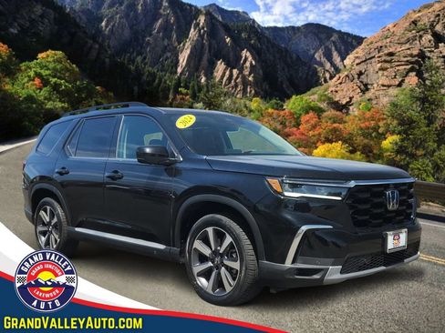 Used 2025 Honda Pilot Elite image 1