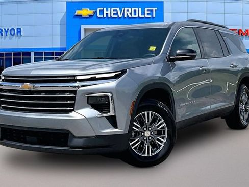 Used 2026 Chevrolet Traverse LT w/ Driver Confidence Package FWD image 3