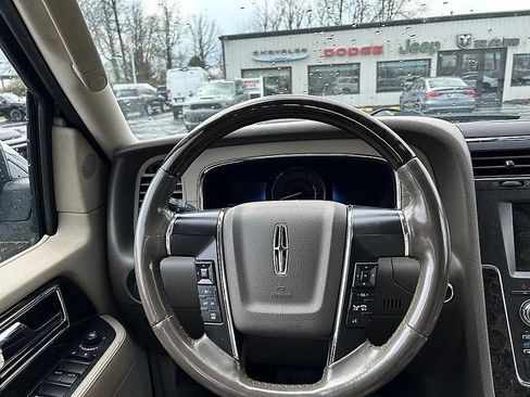 Used 2015 Lincoln Navigator L 4WD image 9
